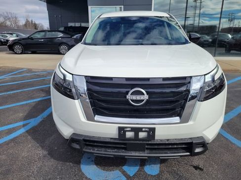 New 2025 Nissan Pathfinder S image 11
