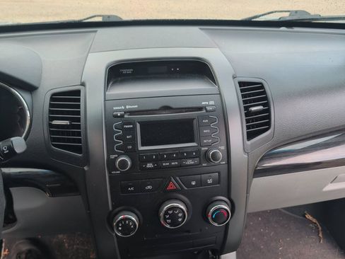 Used 2011 Kia Sorento LX FWD image 38