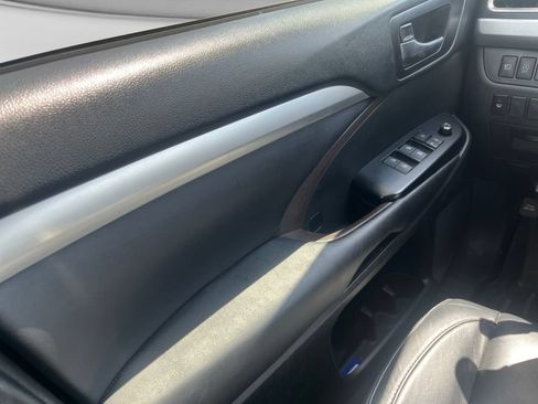 Used 2018 Toyota Highlander XLE FWD image 12