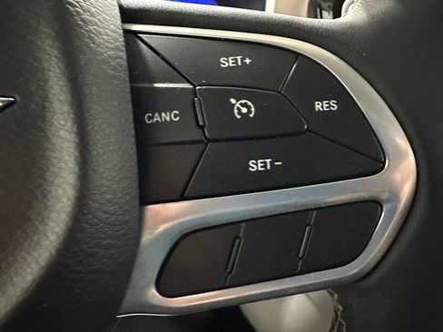 Used 2023 Chrysler Voyager LX image 20