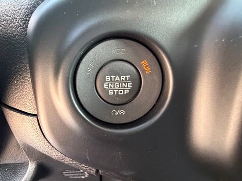 Used 2018 Jeep Wrangler Unlimited Sahara w/ LED Lighting Group AWD/4WD image 21