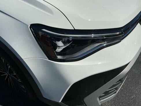 Certified 2025 Volkswagen Taos SE image 28