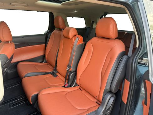 Used 2026 Kia Carnival SX w/ SX Dark Edition Package FWD image 18