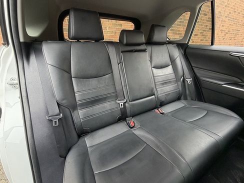 Used 2021 Toyota RAV4 XLE Premium image 20