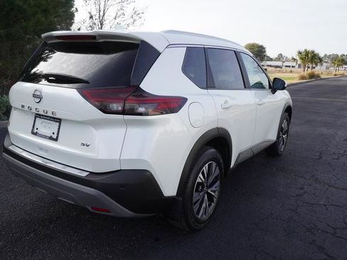 Used 2023 Nissan Rogue SV w/ SV Premium B Package image 3