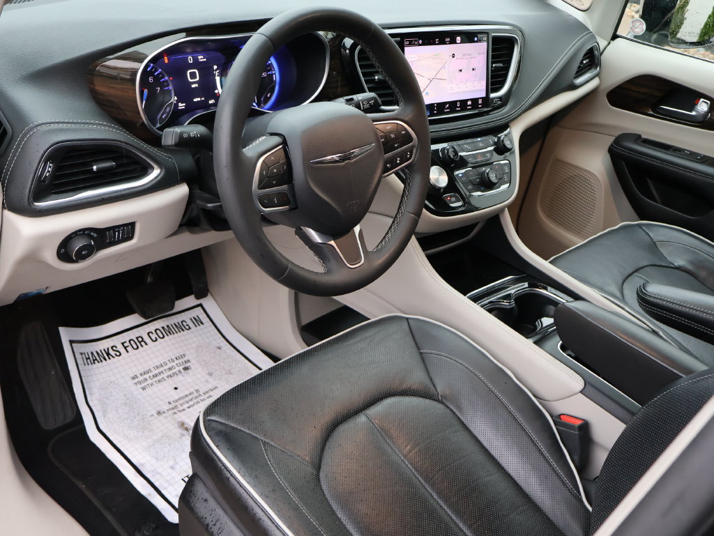 Used 2023 Chrysler Pacifica Limited FWD image 30