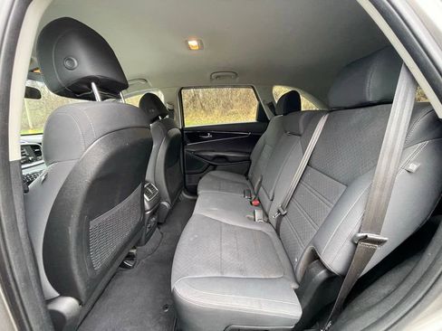 Used 2017 Kia Sorento LX image 22