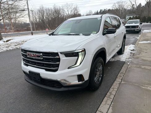 Used 2025 GMC Acadia Elevation image 3
