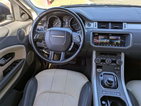 Used 2017 Land Rover Range Rover Evoque SE Premium image 12