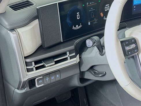 Used 2025 Hyundai Santa Fe SEL image 17