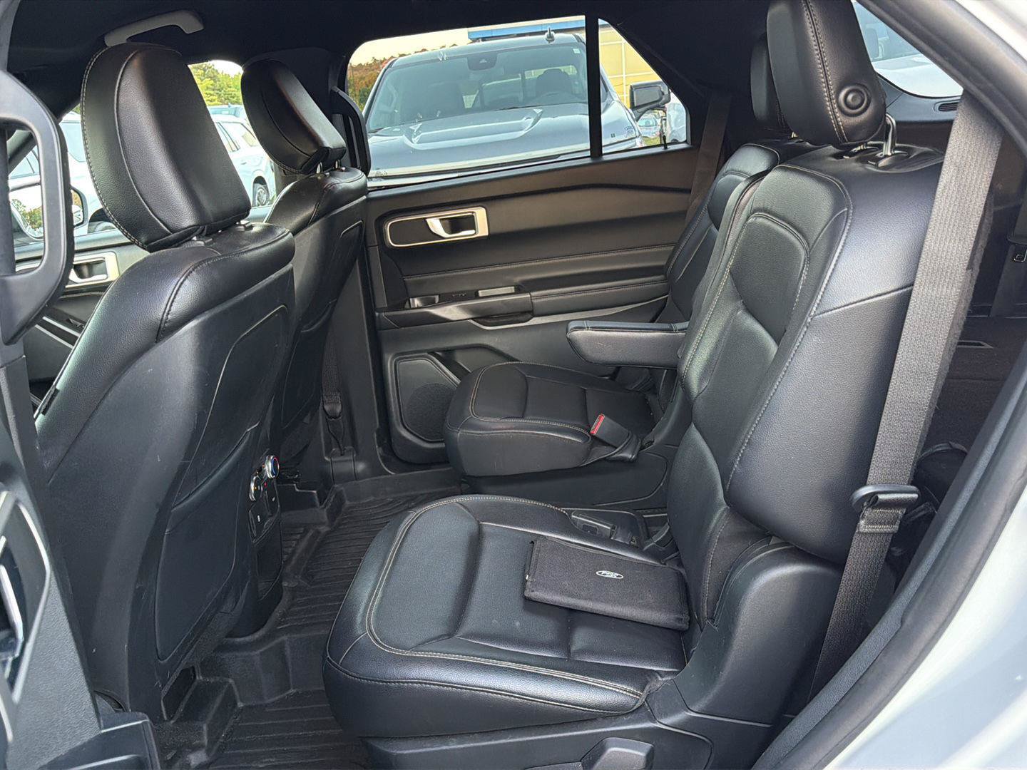 Used 2020 Ford Explorer XLT w/ Equipment Group 202A RWD image 7