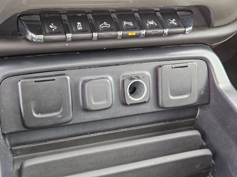 Used 2018 Chevrolet Silverado 1500 High Country image 27