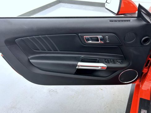 Used 2016 Ford Mustang Premium image 9