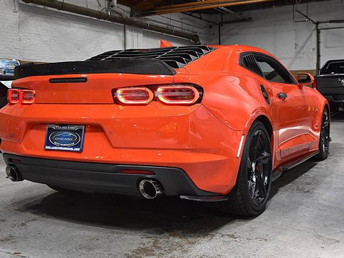 Used 2019 Chevrolet Camaro SS RWD image 9