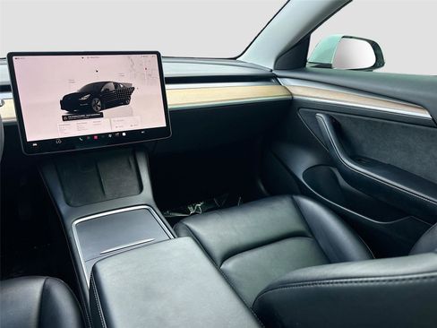 Used 2023 Tesla Model 3 Standard Range image 24