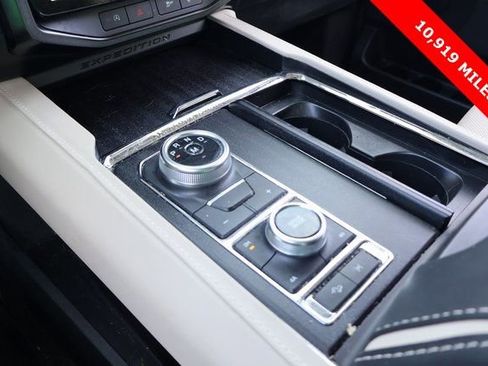 Used 2022 Ford Expedition Platinum image 17