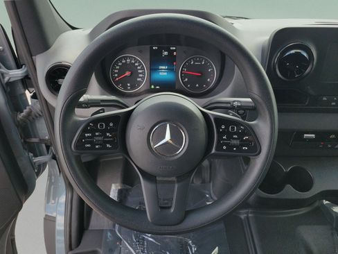Used 2024 Mercedes-Benz Sprinter 2500 image 16