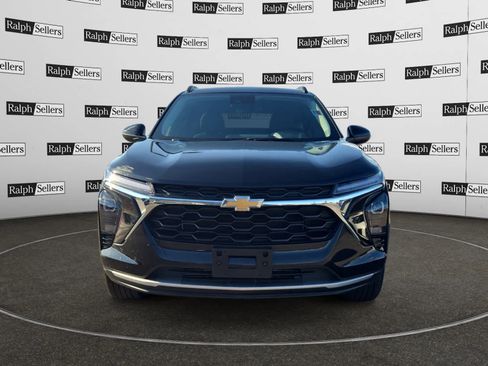 Used 2025 Chevrolet Trax LT w/ LT Convenience Package image 8