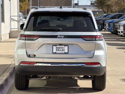 New 2025 Jeep Grand Cherokee Limited image 6