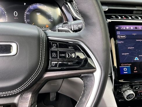 Certified 2022 Jeep Grand Cherokee Overland w/ Luxury Tech Group IV AWD/4WD image 31