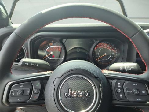 Used 2024 Jeep Wrangler Unlimited Rubicon w/ Technology Group AWD/4WD image 19
