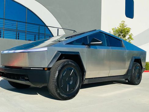 Used 2024 Tesla Cybertruck AWD Crew Cab image 3