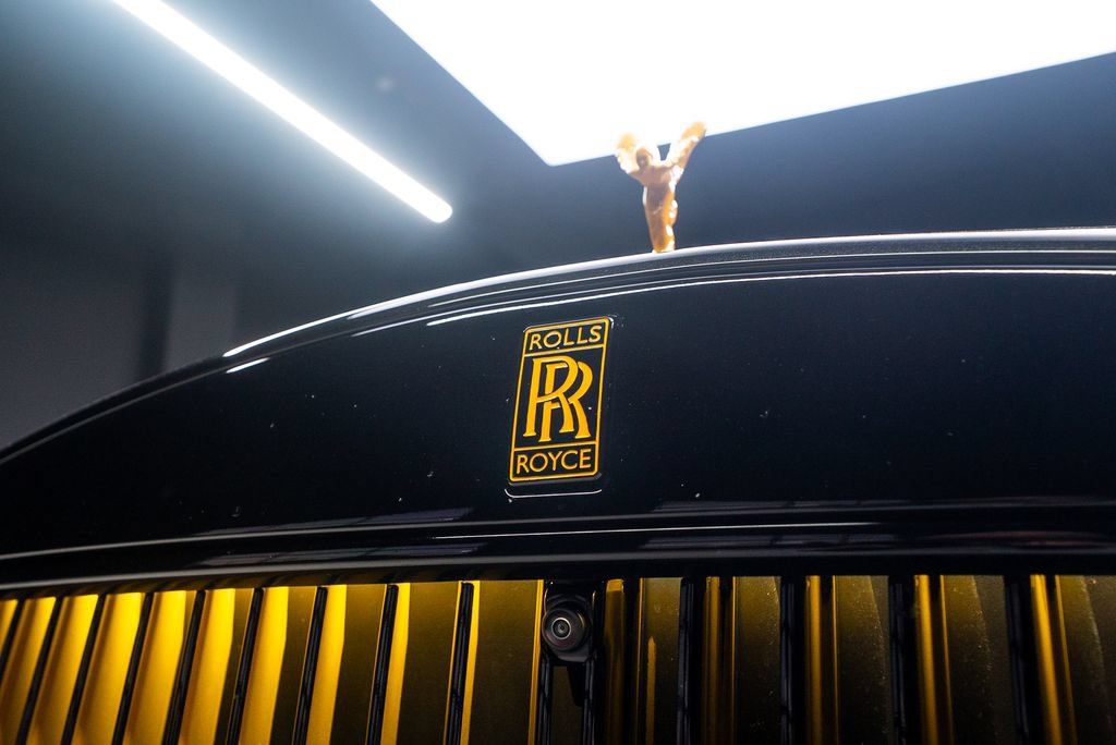 Used 2025 Rolls-Royce Cullinan AWD/4WD image 12