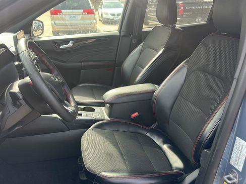 Used 2025 Ford Escape ST-Line image 2