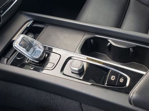 Certified 2022 Volvo XC60 B6 Inscription w/ Protection Package Premier image 24