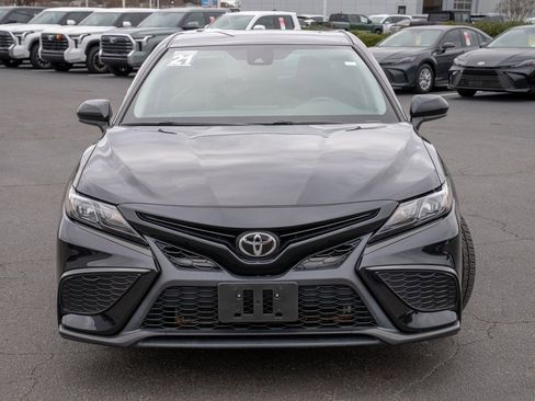 Used 2021 Toyota Camry SE image 2