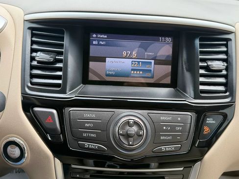 Used 2013 Nissan Pathfinder SV AWD/4WD image 16