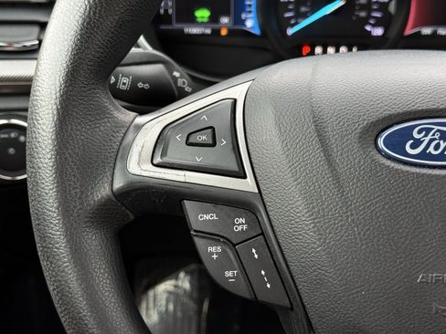 Used 2019 Ford Fusion SE FWD image 24