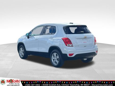 Certified 2022 Chevrolet Trax LS w/ Tint and Cruise Package image 4