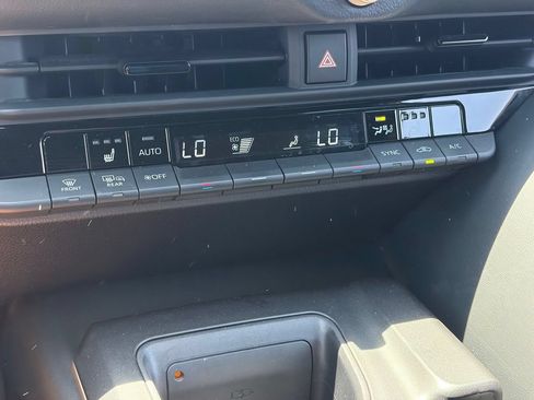 Used 2023 Toyota Crown AWD/4WD image 8