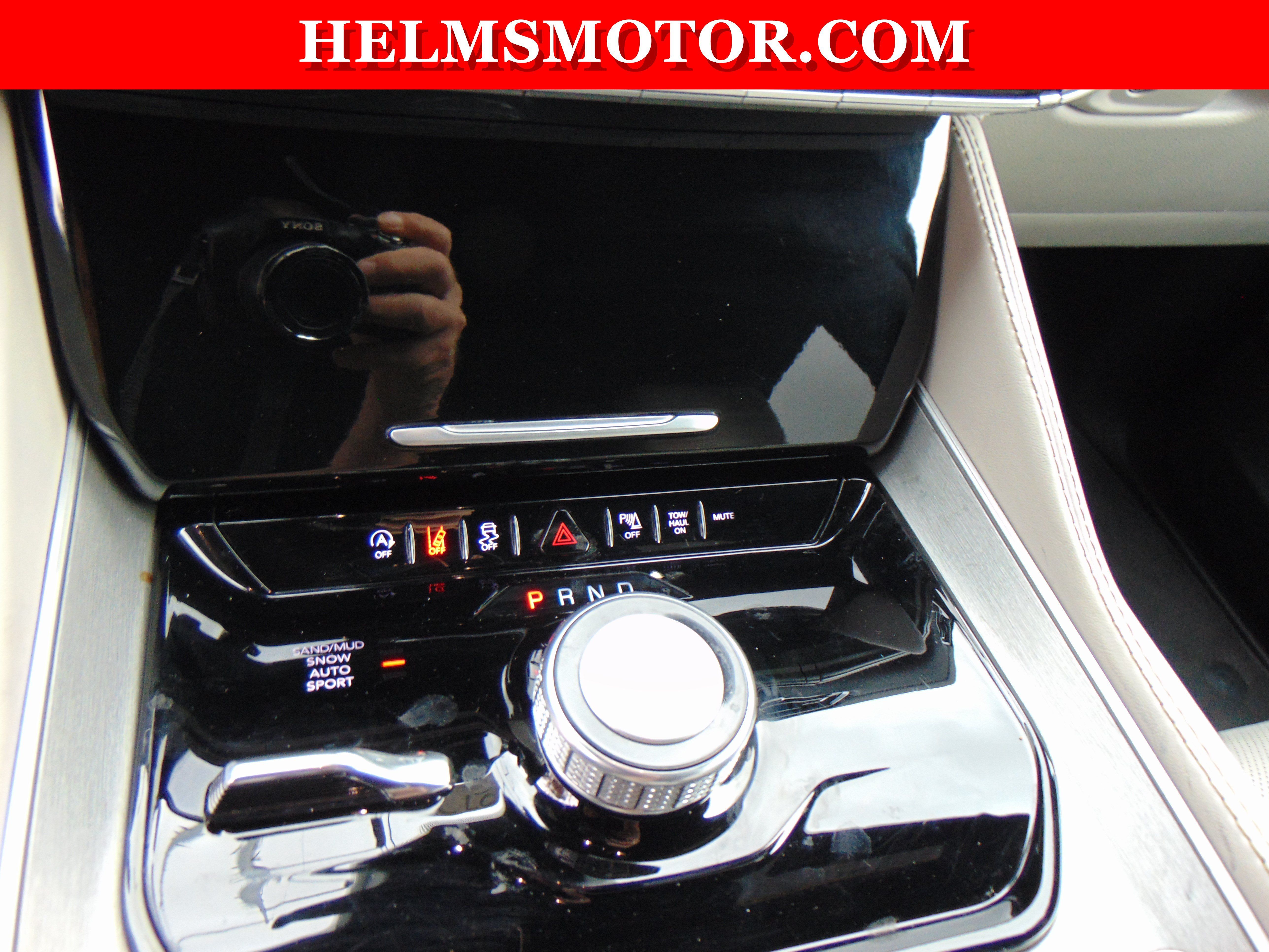 Used 2025 Jeep Wagoneer 4WD image 30