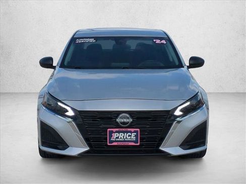 Used 2024 Nissan Altima 2.5 SV image 2