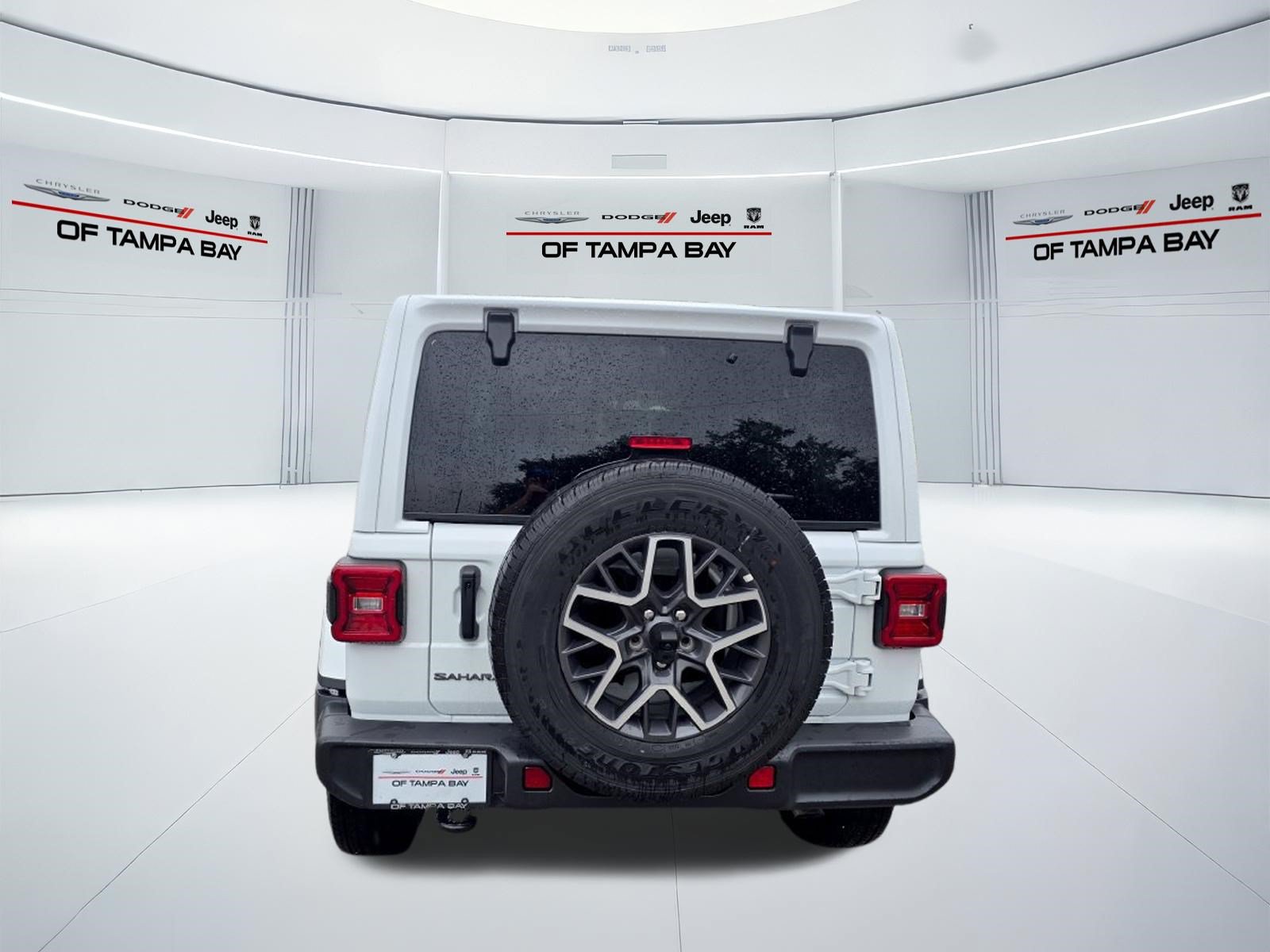 Used 2026 Jeep Wrangler Unlimited Sahara AWD/4WD image 5