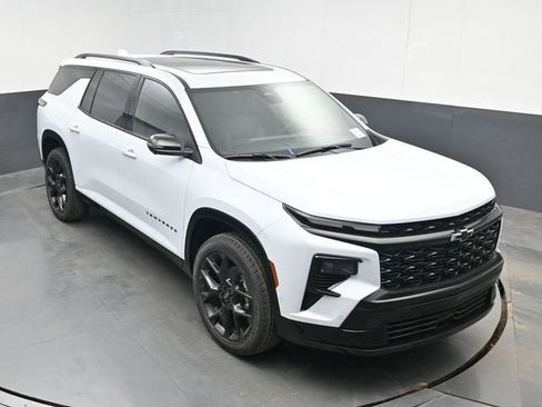 New 2026 Chevrolet Traverse RS w/ LPO, Floor Liner Package FWD image 36
