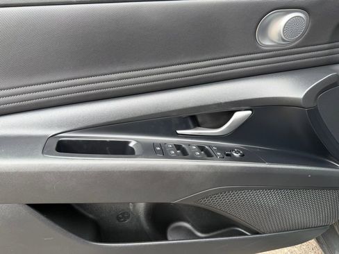 Used 2025 Hyundai Elantra SEL image 16