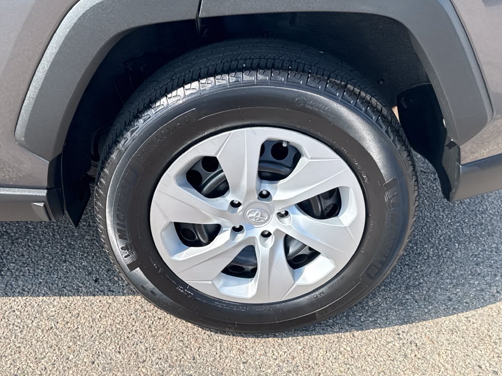Used 2024 Toyota RAV4 LE AWD/4WD image 39
