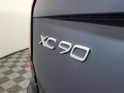 Certified 2026 Volvo XC90 B6 Plus AWD/4WD image 6