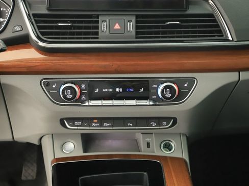 Certified 2022 Audi Q5 2.0T Premium w/ Convenience Package AWD/4WD image 20