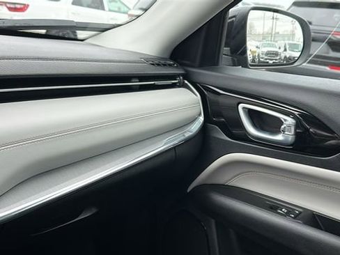 Used 2022 Jeep Compass Limited w/ Sun and Sound Group image 19