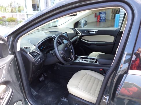 Used 2022 Ford Edge SEL w/ Convenience Package image 2