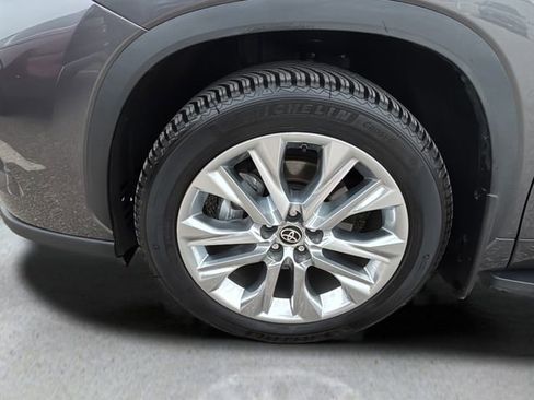 Used 2022 Toyota Highlander Limited FWD image 10