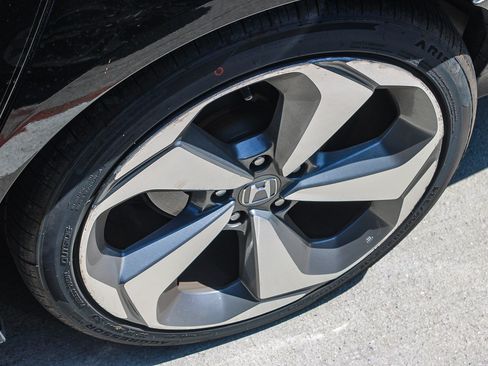 Used 2018 Honda Accord Touring image 10