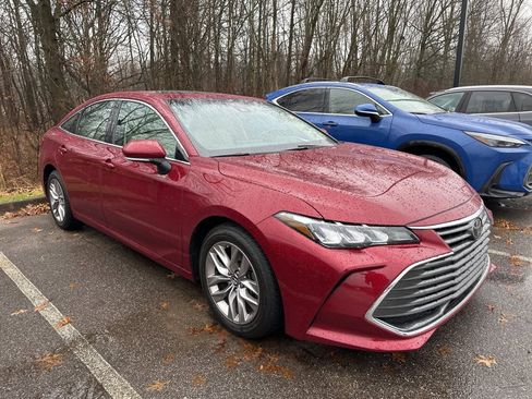 Used 2019 Toyota Avalon XLE image 2