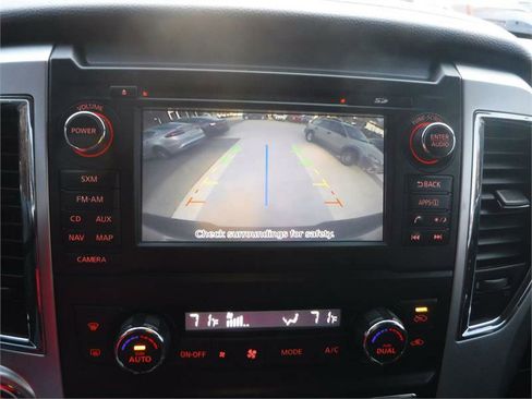 Used 2018 Nissan Titan SV w/ SV Convenience Package image 9