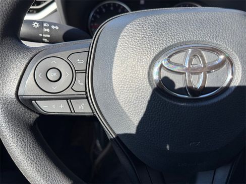 Used 2022 Toyota RAV4 XLE image 29