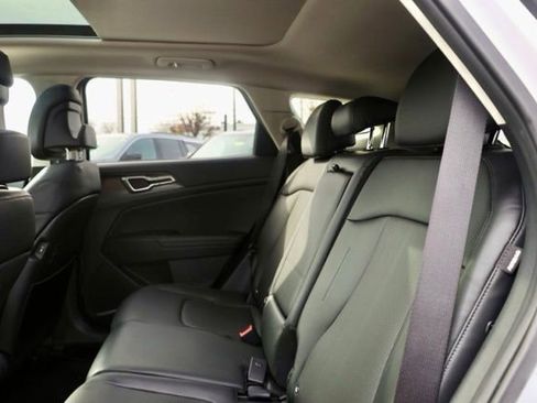 Certified 2026 Kia Sportage EX w/ EX Panorama Roof Package image 33